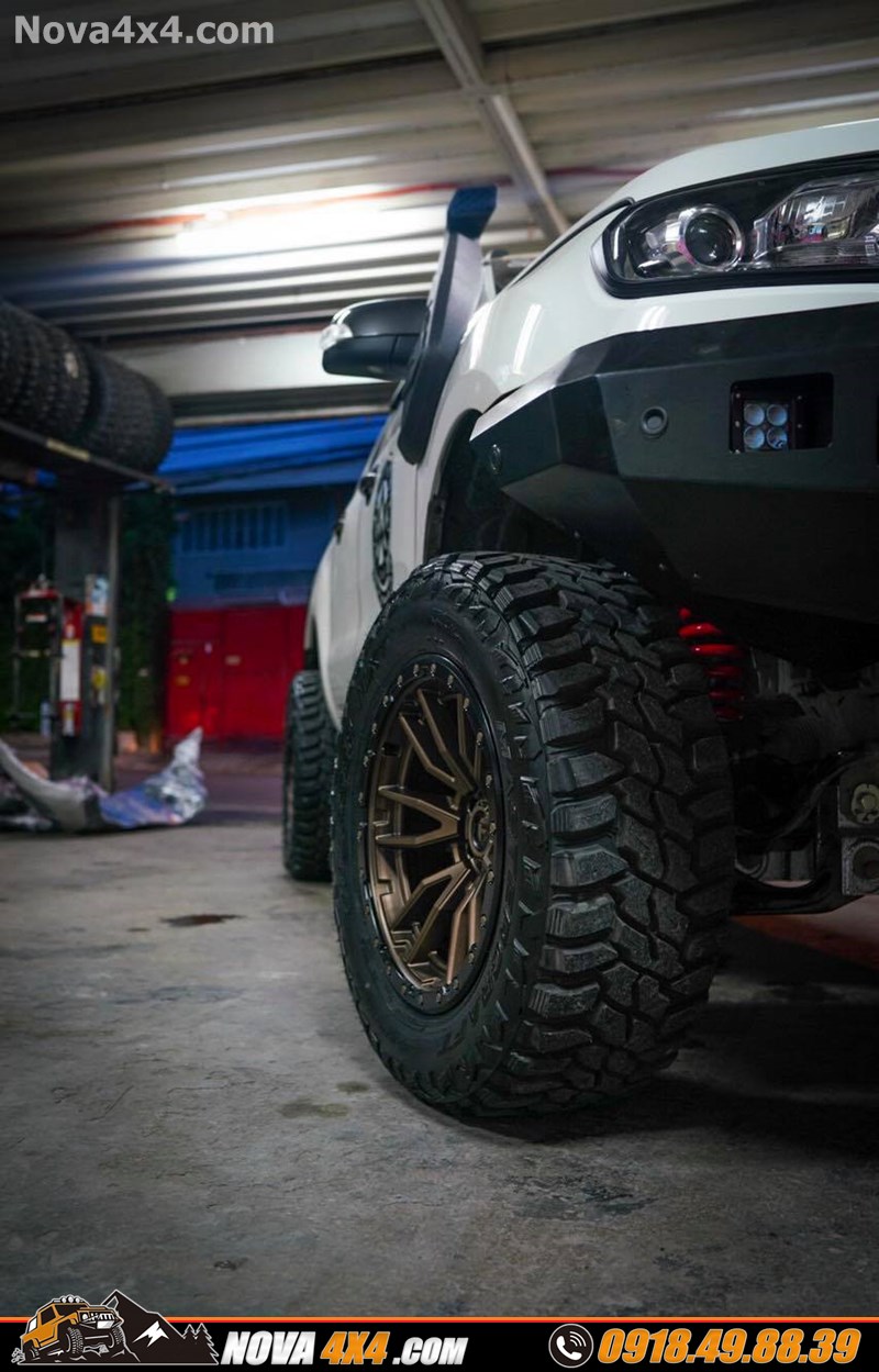 Gắn mâm lốp Fuel Offroad lên xe bán tải Ford Ranger Wildtrak 2019