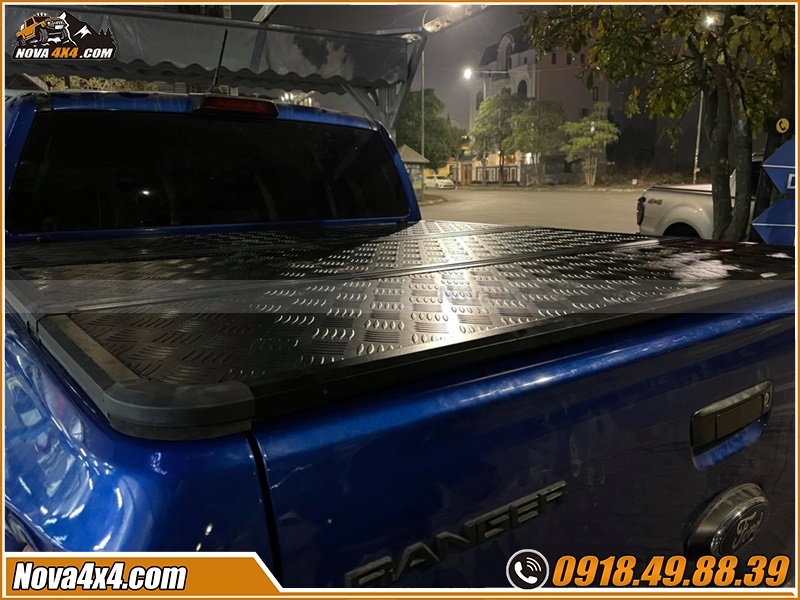 Nắp thùng 3 tấm xe bán tải với phong cách sang trọng