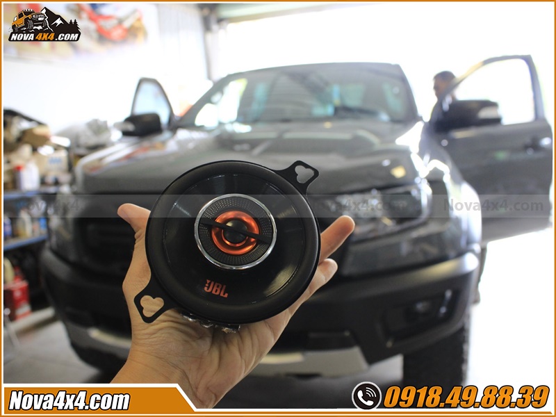 Kích hoạt loa trung tâm JBL xe bán tải cho âm thanh cực chất