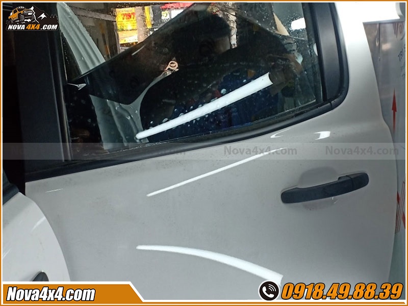 Hình ảnh dán cách nhiệt LLumar xe bán tải tại TP.HCM